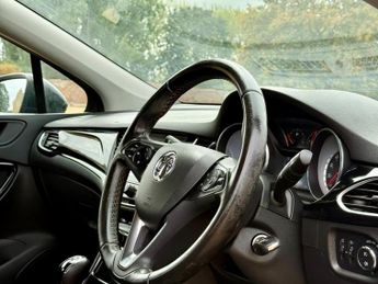 Vauxhall Astra 1.6 CDTi BlueInjection SRi Nav Auto Euro 6 (s/s) 5dr