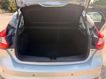 Ford Focus 1.6 Zetec Navigator Euro 5 5dr