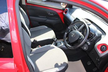 Toyota AYGO 1.0 VVT-i x-trend Funroof x-shift Euro 6 5dr
