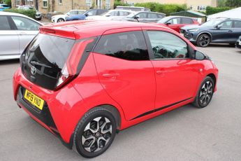 Toyota AYGO 1.0 VVT-i x-trend Funroof x-shift Euro 6 5dr