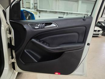 Mercedes-Benz B Class B250e Electric Art Auto 5dr
