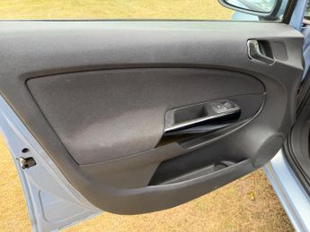 Vauxhall Corsa 1.4i 16v Club 5dr