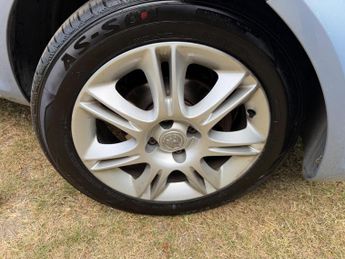 Vauxhall Corsa 1.4i 16v Club 5dr