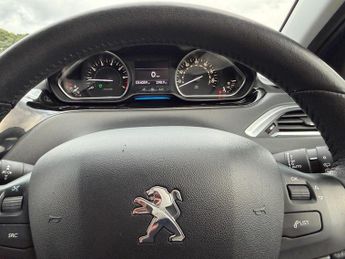 Peugeot 208 1.2 VTi PureTech Allure Euro 6 5dr