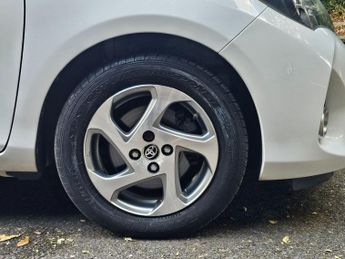 Toyota Yaris 1.5 VVT-h Icon Hatchback 5dr Petrol Hybrid E-CVT Euro 6 (101 ps)