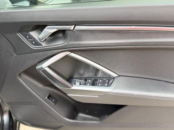 Audi Q3 1.5 TFSI CoD 35 S line S Tronic Euro 6 (s/s) 5dr