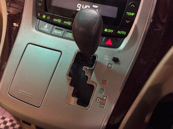 Toyota Alphard 240X 8 SEATER AUTOMATIC MPV 5 DOOR