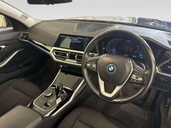 BMW 3 Series 2.0 330e 12kWh SE Pro Touring 5dr Petrol Plug-in Hybrid Auto Eur