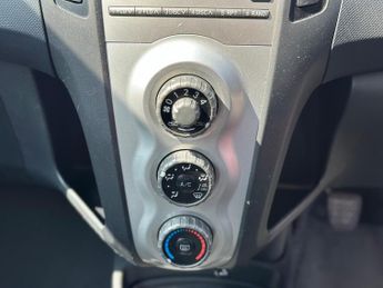 Toyota Yaris 1.3 VVT-i TR 5dr
