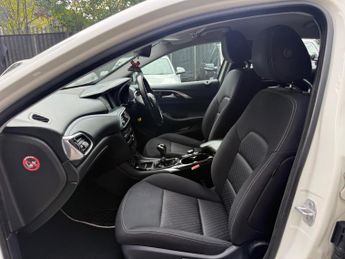 Infiniti Q30 1.6T SE Hatchback 5dr Petrol Manual Euro 6 (s/s) (122 ps)