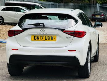 Infiniti Q30 1.6T SE Hatchback 5dr Petrol Manual Euro 6 (s/s) (122 ps)