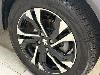 Peugeot 2008 1.2 PureTech Allure Premium + EAT Euro 6 (s/s) 5dr