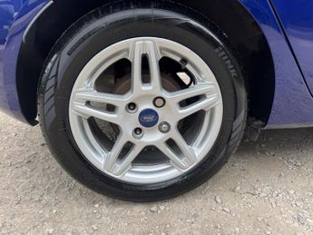 Ford Fiesta 1.0T EcoBoost Zetec Euro 5 (s/s) 5dr