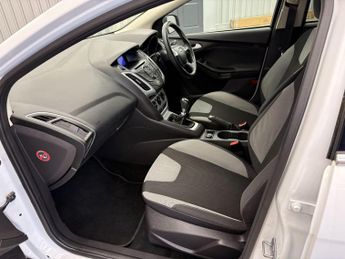 Ford Focus 1.0T EcoBoost Zetec Euro 5 (s/s) 5dr