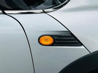 MINI Hatch 1.6 Cooper D Hatchback 3dr Diesel Manual Euro 4 (110 ps)