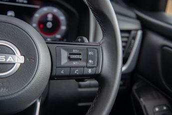 Nissan Qashqai 1.3 DIG-T MHEV N-Connecta XTRON Euro 6 (s/s) 5dr