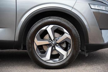 Nissan Qashqai 1.3 DIG-T MHEV N-Connecta XTRON Euro 6 (s/s) 5dr
