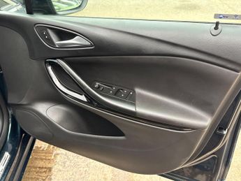 Vauxhall Astra 1.4i Turbo Elite Nav Sports Tourer Auto Euro 6 (s/s) 5dr