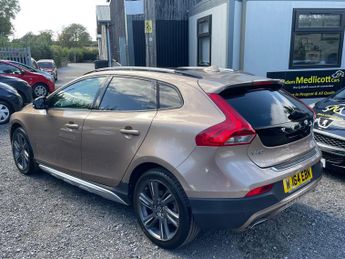 Volvo V40 Cross Country 2.5 T5 Lux Nav Hatchback 5dr Petrol Geartronic AWD Euro 5 (s/s) 