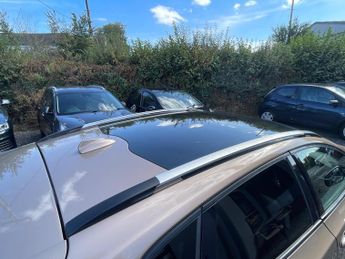 Volvo V40 Cross Country 2.5 T5 Lux Nav Hatchback 5dr Petrol Geartronic AWD Euro 5 (s/s) 