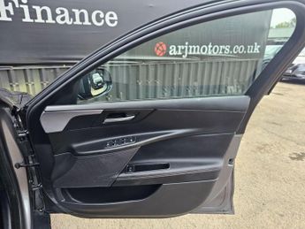 Jaguar XE 2.0d R-Sport Auto Euro 6 (s/s) 4dr