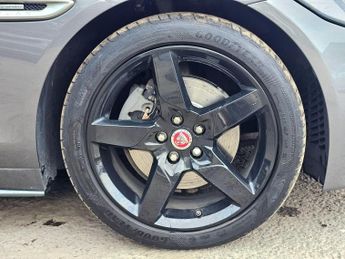 Jaguar XE 2.0d R-Sport Auto Euro 6 (s/s) 4dr