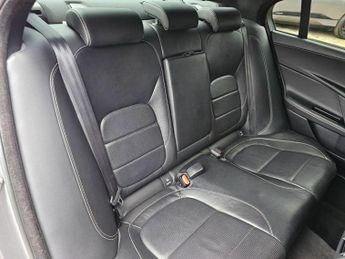 Jaguar XE 2.0d R-Sport Auto Euro 6 (s/s) 4dr