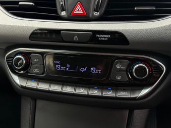 Hyundai i30 1.4 T-GDi Blue Drive Premium SE DCT Euro 6 (s/s) 5dr