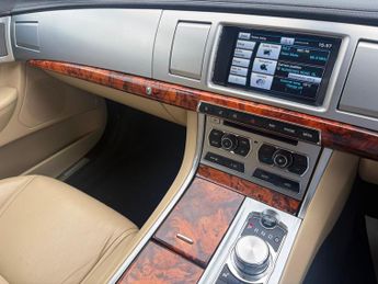 Jaguar XF 2.2d Luxury Auto Euro 5 (s/s) 4dr