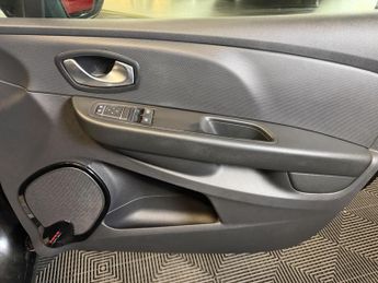 Renault Clio 0.9 TCe Iconic Euro 6 (s/s) 5dr