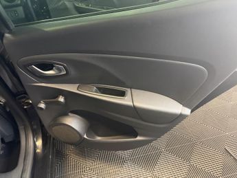 Renault Clio 0.9 TCe Iconic Euro 6 (s/s) 5dr
