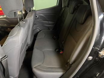 Renault Clio 0.9 TCe Iconic Euro 6 (s/s) 5dr