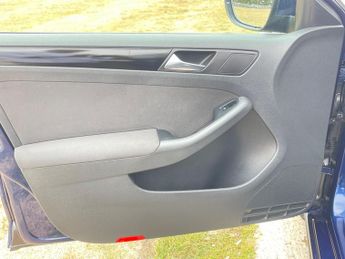 Volkswagen Jetta 2.0 TDI SE DSG Euro 5 4dr