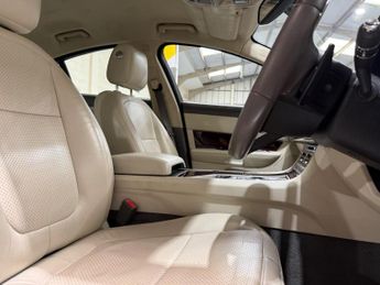 Jaguar XF 3.0d V6 Portfolio Auto Euro 5 4dr