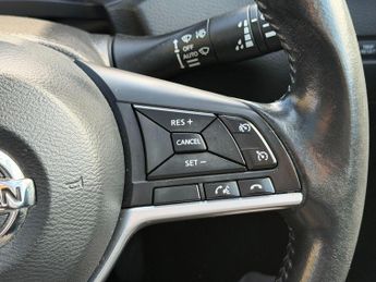 Nissan Qashqai 1.2 DIG-T N-Connecta XTRON Euro 6 (s/s) 5dr