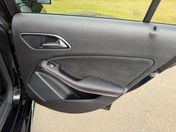 Mercedes-Benz A Class 2.1 A200d AMG Line (Premium) 7G-DCT Euro 6 (s/s) 5dr