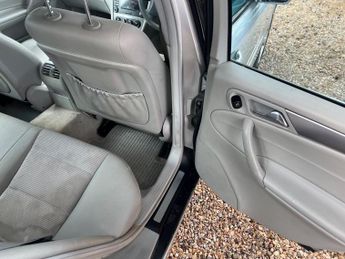 Mercedes-Benz C Class 2.1 C200 CDI Avantgarde SE 4dr