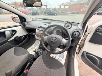 Toyota AYGO 1.0 VVT-i Move Euro 5 5dr