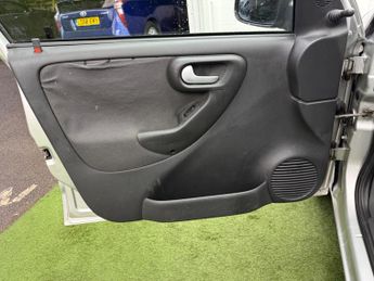 Vauxhall Corsa 1.2i 16v Club 5dr