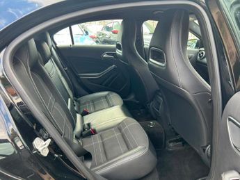 Mercedes-Benz A Class 1.6 A180 BlueEfficiency SE 7G-DCT Euro 6 (s/s) 5dr