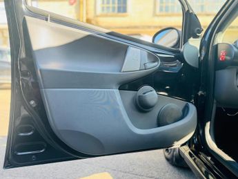 Toyota AYGO 1.0 VVT-i Black MultiMode Euro 4 5dr (AC)