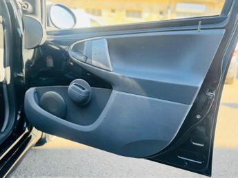 Toyota AYGO 1.0 VVT-i Black MultiMode Euro 4 5dr (AC)