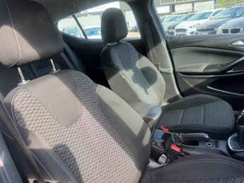 Vauxhall Astra 1.0i Turbo ecoTEC SRi Nav Euro 6 (s/s) 5dr