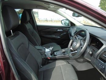 Nissan Qashqai 1.3 DIG-T MHEV N-Connecta XTRON Euro 6 (s/s) 5dr