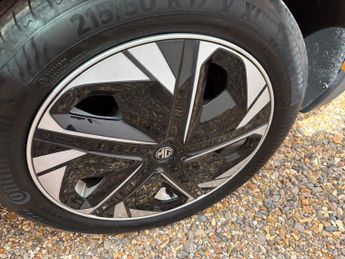 MG MG4 64kWh Trophy Long Range Auto 5dr