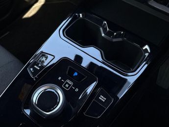Toyota Urban Cruiser 61kWh Design SUV 5dr Electric Auto (174 ps)
