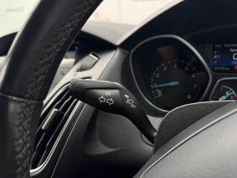 Ford Focus 1.0T EcoBoost Zetec Edition Auto Euro 6 (s/s) 5dr