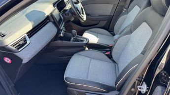 Renault Clio 1.6 E-TECH techno Hatchback 5dr Petrol Hybrid Auto Euro 6 (s/s) 