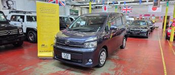 Toyota Voxy AUTO +4WD
