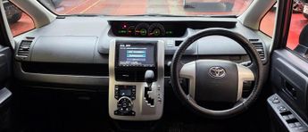 Toyota Voxy AUTO +4WD
